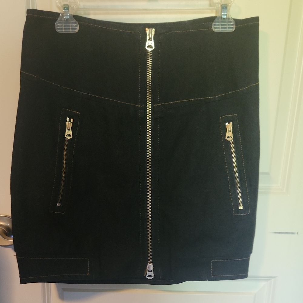 Black Mini Pencil Skirt for Night Out